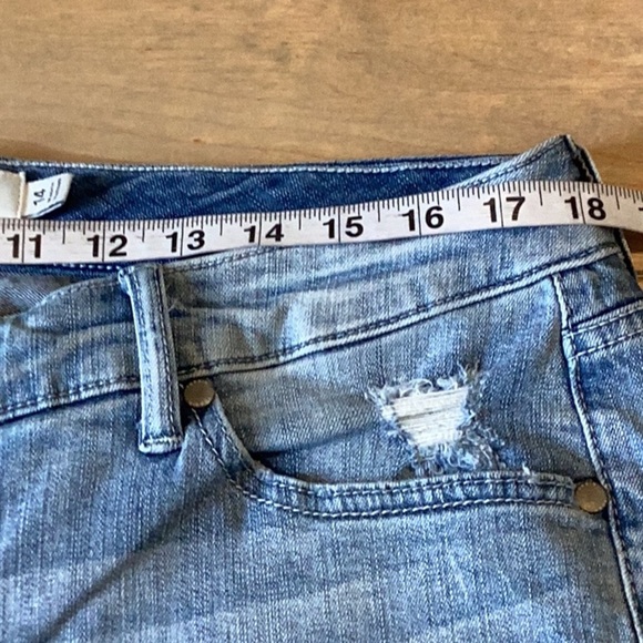 TORRID LIGHT WASH DISTRESSED PATCHED MID RISE SKINNY JEANS SZ 14 - Picture 8 of 12